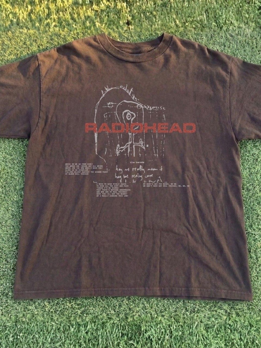 Gildan Brown Radiohead Graphic Tee with Red Logo